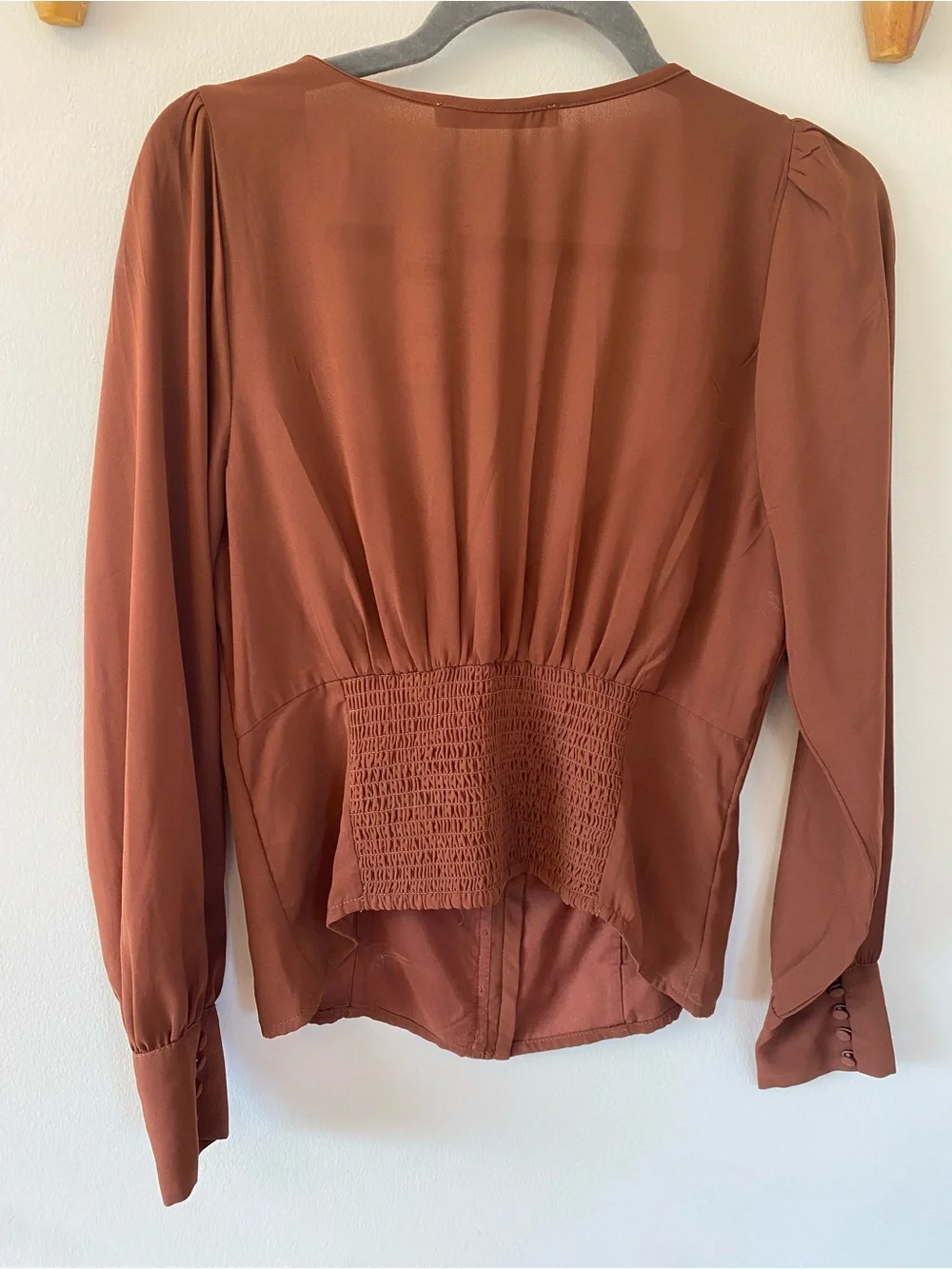 NWT Abercrombie & Fitch Button-Front Puff-Sleeve Blouse in Rust Brown - size m